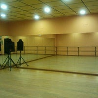 รูปภาพถ่ายที่ Sala Círculo Creativo - Escuela de Música Y Danza โดย Luismi L. เมื่อ 9/15/2011