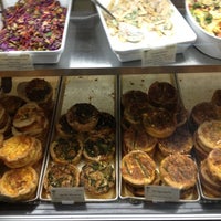 Снимок сделан в Upper Crust Bakery &amp;amp; Eatery пользователем Heidi g. 5/12/2012
