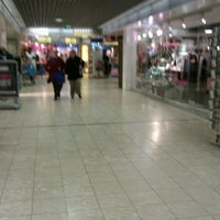 Foto tirada no(a) Shopping Center Winkelhof por Euthymia K. em 11/18/2011