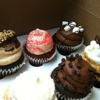 Photo taken at Gigi&amp;#39;s Cupcakes by Sean K. on 8/14/2012