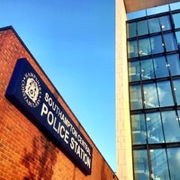 Das Foto wurde bei Southampton Central Police Station von Chris T. am 8/2/2012 aufgenommen