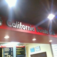 Foto tomada en California Burrito Grill  por Julio F. el 12/20/2011