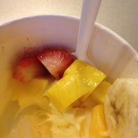 Photo taken at Sweet Spot Frozen Yogurt by Luz D. on 8/15/2012