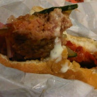 Foto tirada no(a) South St. Burger por Renee Charmagne S. em 9/17/2011