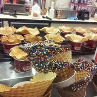 Photo taken at Cold Stone Creamery by Daniel G. on 8/19/2012