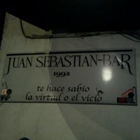 รูปภาพถ่ายที่ Juan Sebastian-Bar โดย Enrique D. เมื่อ 12/24/2011