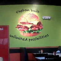 Снимок сделан в MOOYAH Burgers, Fries &amp;amp; Shakes пользователем Sondra L. 11/21/2011