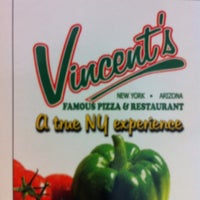 Foto tomada en Vincent&amp;#39;s Pizza  por DJ P. el 12/30/2011