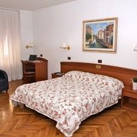 Снимок сделан в Hotel Garni Venezia - Trento пользователем Francesca T. 8/14/2011
