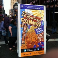 Foto tomada en 26th Annual Broadway Flea Market &amp;amp; Grand Auction  por Jeff M. el 9/25/2011