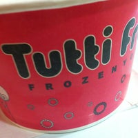 Photo taken at Tutti Frutti by Fabio R. on 2/12/2012