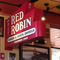 Photo taken at Red Robin Gourmet Burgers and Brews by TiM L. on 6/10/2012