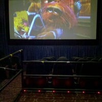 รูปภาพถ่ายที่ Bow Tie Mansfield Cinema 15 โดย Neal N. เมื่อ 10/25/2011