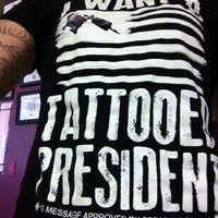 Снимок сделан в House Of Pain Tattoo пользователем Kristi K. 5/2/2012