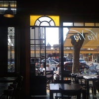 Photo taken at Via Via by Milciades N. on 9/13/2011