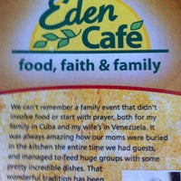 Das Foto wurde bei Eden Cafe von Pamela S. am 4/10/2012 aufgenommen