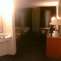 Photo taken at La Quinta Inn &amp;amp; Suites Raleigh Durham Airport S by ᴡᴡᴡ.Phillip.ijyp.ru on 9/27/2011
