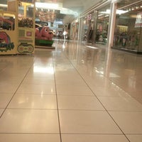 รูปภาพถ่ายที่ Eastgate Mall โดย Justin N. เมื่อ 6/27/2011