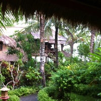 Photo taken at Mushroom Beach Bungalows by ,7TOMA™®🇸🇬 S. on 6/9/2012