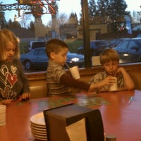 Round Table Pizza Pizza Place