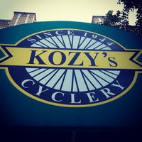 รูปภาพถ่ายที่ Kozy&amp;#39;s Cyclery โดย Catherine A. เมื่อ 6/3/2012