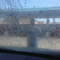Foto tirada no(a) Best West Car Wash por Elizabeth R. em 5/27/2012