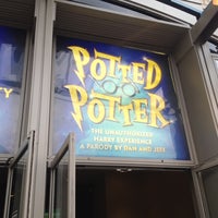 Foto scattata a Potted Potter at The Little Shubert Theatre da Ricky A. il 8/21/2012