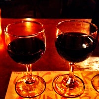 Photo prise au Uncorked Wine Bar &amp;amp; Bistro par Brent H. le7/21/2012