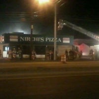 Foto scattata a Nirchi&#39;s Pizza da Amber S. il 5/29/2012