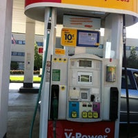 Foto diambil di Shell oleh Jimmy M. pada 8/22/2012