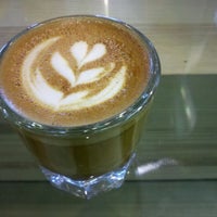 Foto scattata a Happy Coffee da AMY B. il 5/18/2012