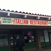 รูปภาพถ่ายที่ Emperor Norton&amp;#39;s Italian Restaurant &amp;amp; Pizzeria โดย Tony.psd เมื่อ 1/24/2013
