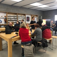 Photo taken at Apple Hannover by Dasha M. on 11/2/2019