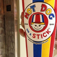 4/12/2013 tarihinde Jayziyaretçi tarafından Hot Dog on a Stick'de çekilen fotoğraf