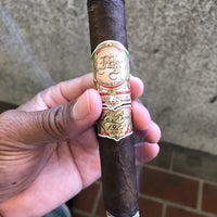 Foto diambil di Humidour Cigar Shoppe oleh rob r. pada 10/4/2017