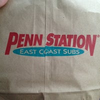 Foto diambil di Penn Station East Coast Subs oleh Freddie pada 1/5/2013