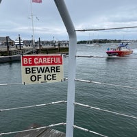 Foto diambil di Boston Harbor Cruises oleh herrICH pada 6/19/2022
