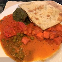 Снимок сделан в New Delhi Indian Restaurant пользователем Gianny F. 10/18/2016