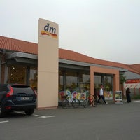 รูปภาพถ่ายที่ dm-drogerie markt โดย Lutz K. เมื่อ 6/1/2013