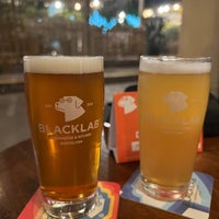 รูปภาพถ่ายที่ Black Lab Brewhouse &amp;amp; Kitchen โดย Ximena A. เมื่อ 12/17/2023