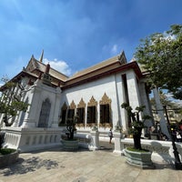 Photo taken at Wat Bowon Niwet by Cherry T. on 12/31/2023