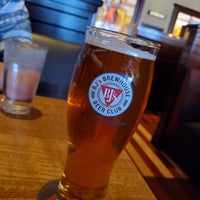 Photo taken at BJ&amp;#39;s Restaurant &amp;amp; Brewhouse by Raymond H. on 7/10/2021