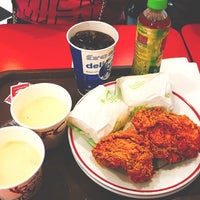 Photo taken at KFC by ⓙⓤⓛⓘⓔ . on 2/9/2019