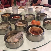 Das Foto wurde bei Kirin Court Chinese Restaurant von AlmostVeggies.com am 4/12/2015 aufgenommen