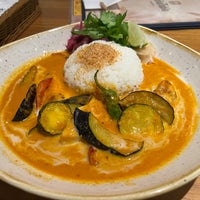 Photo taken at ALOHA TABLE Nakameguro by NOT on 8/16/2022