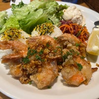 Photo taken at ALOHA TABLE Nakameguro by NOT on 7/21/2023