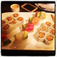 Foto tirada no(a) Sushi Tatsu por Tara em 10/20/2012