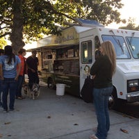 6/19/2014 tarihinde Ruth N.ziyaretçi tarafından Canvas Food Truck'de çekilen fotoğraf