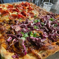 Das Foto wurde bei Cornerstone - Artisanal Pizza &amp;amp; Craft Beer von Mike W. am 9/14/2021 aufgenommen