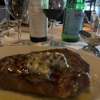 Photo taken at Morton&amp;#39;s The Steakhouse by Jonathan S. on 8/18/2022